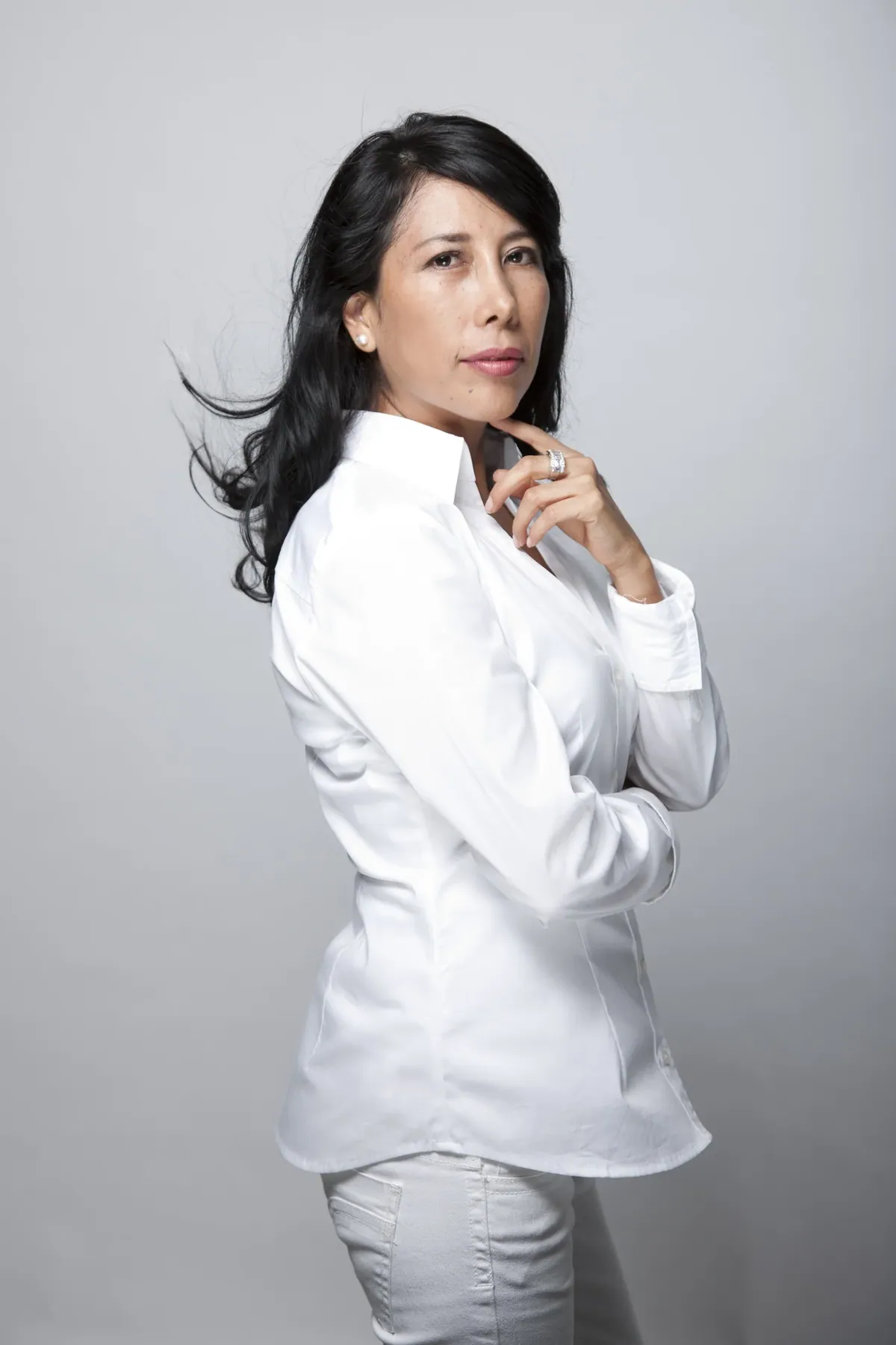 Laura Wittmann, Dermalogica Expertin, im weissen Kittel